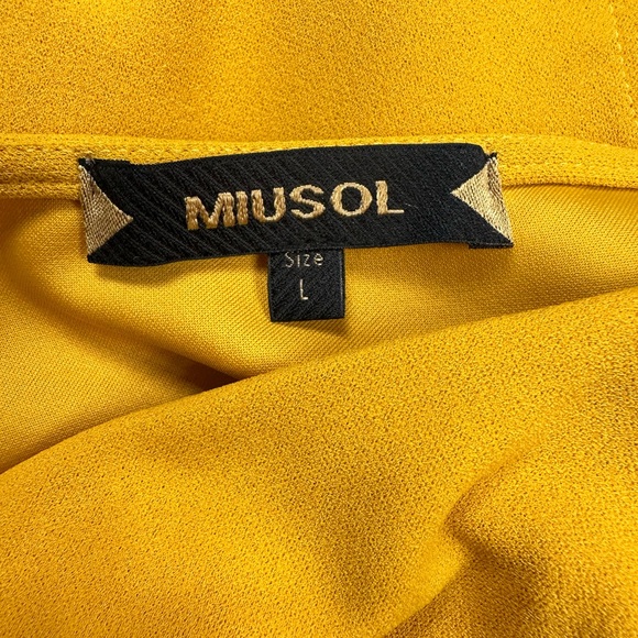 Gold sleeveless dress - Picture 3 of 3